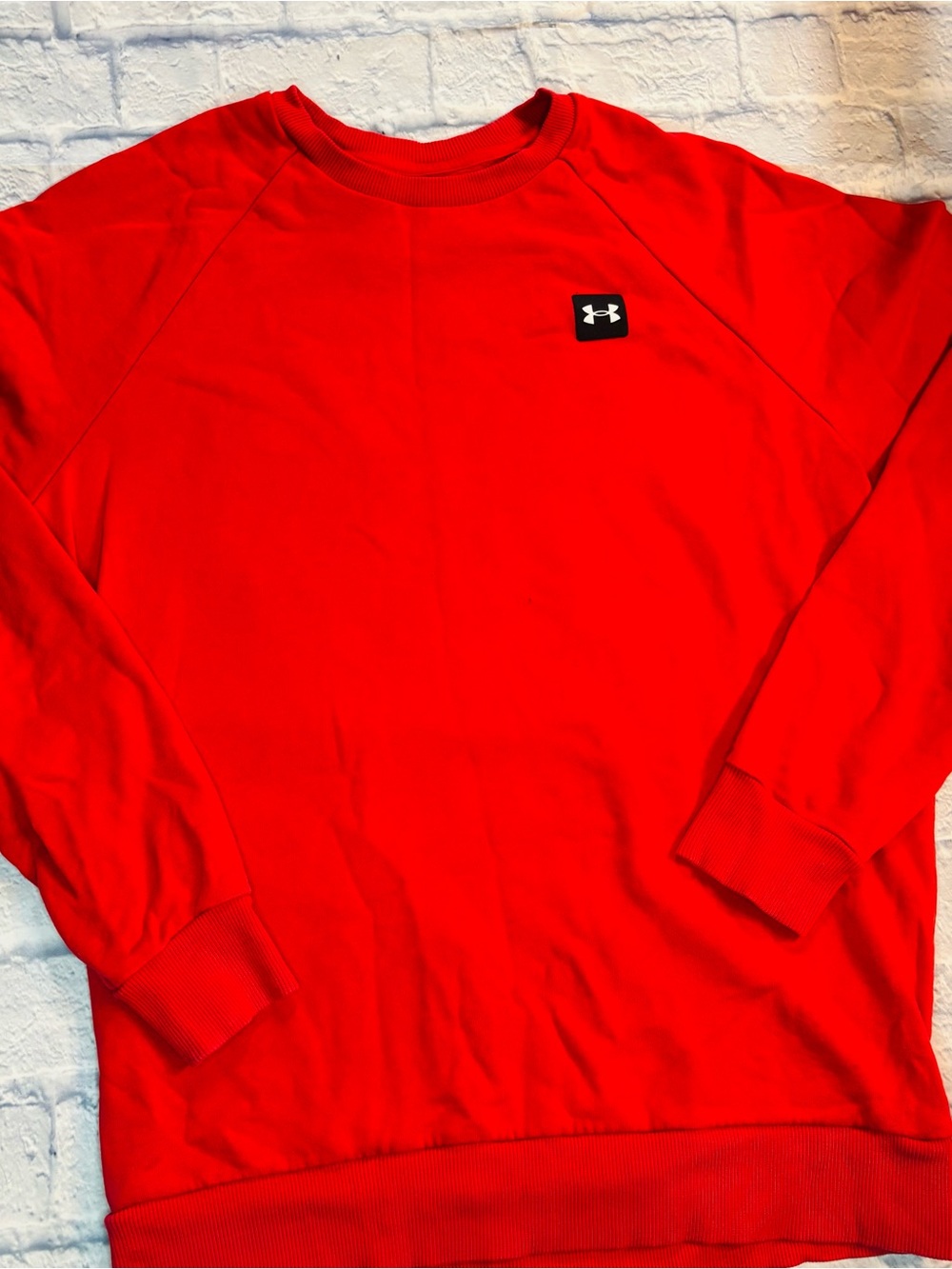 Men’s Vibrant Red Under Armour Crewneck Size Small